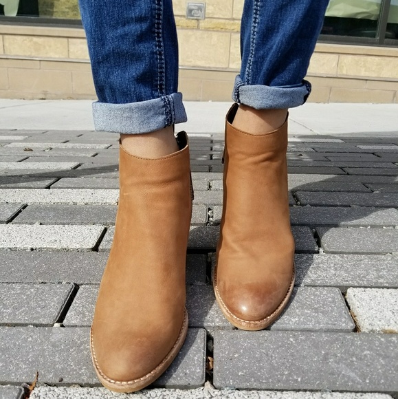 Dolce Vita Shoes - Dolce vita  leather booties womens size 8.5 EUC